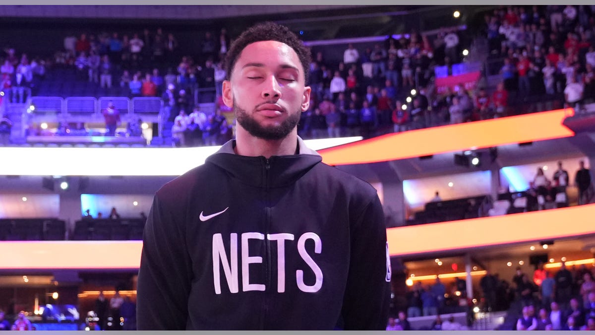 Ben Simmons closed eyes during anthem