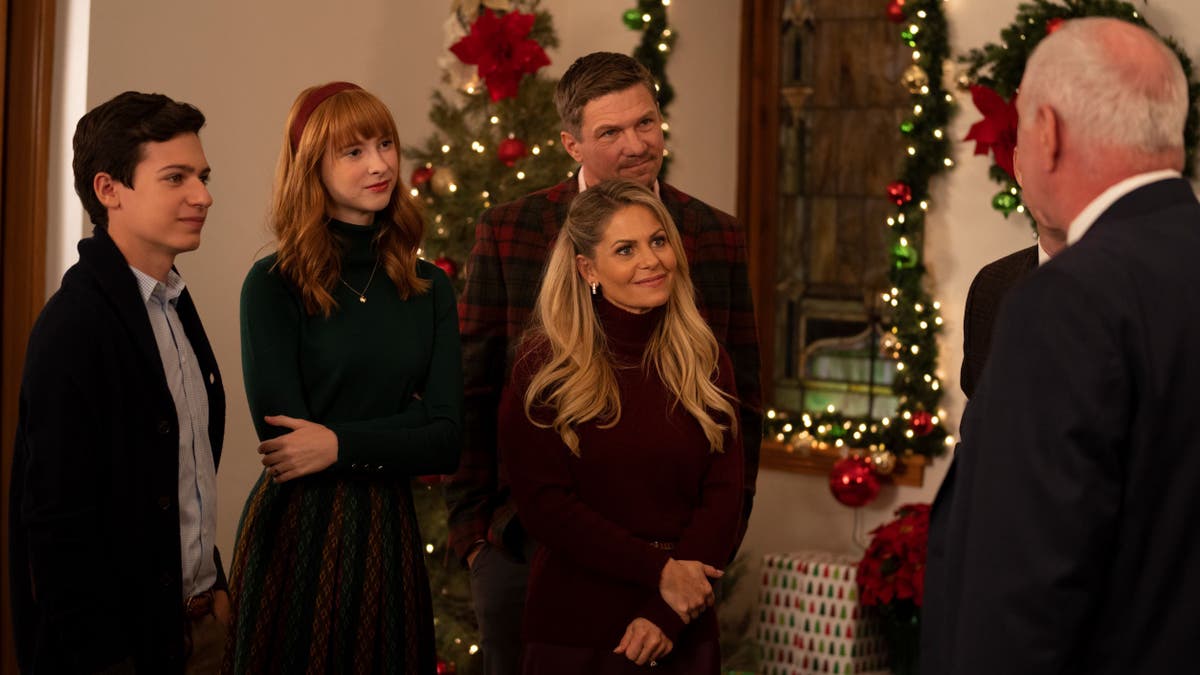 Candace Cameron Bure stars in 'A Christmas... Present'