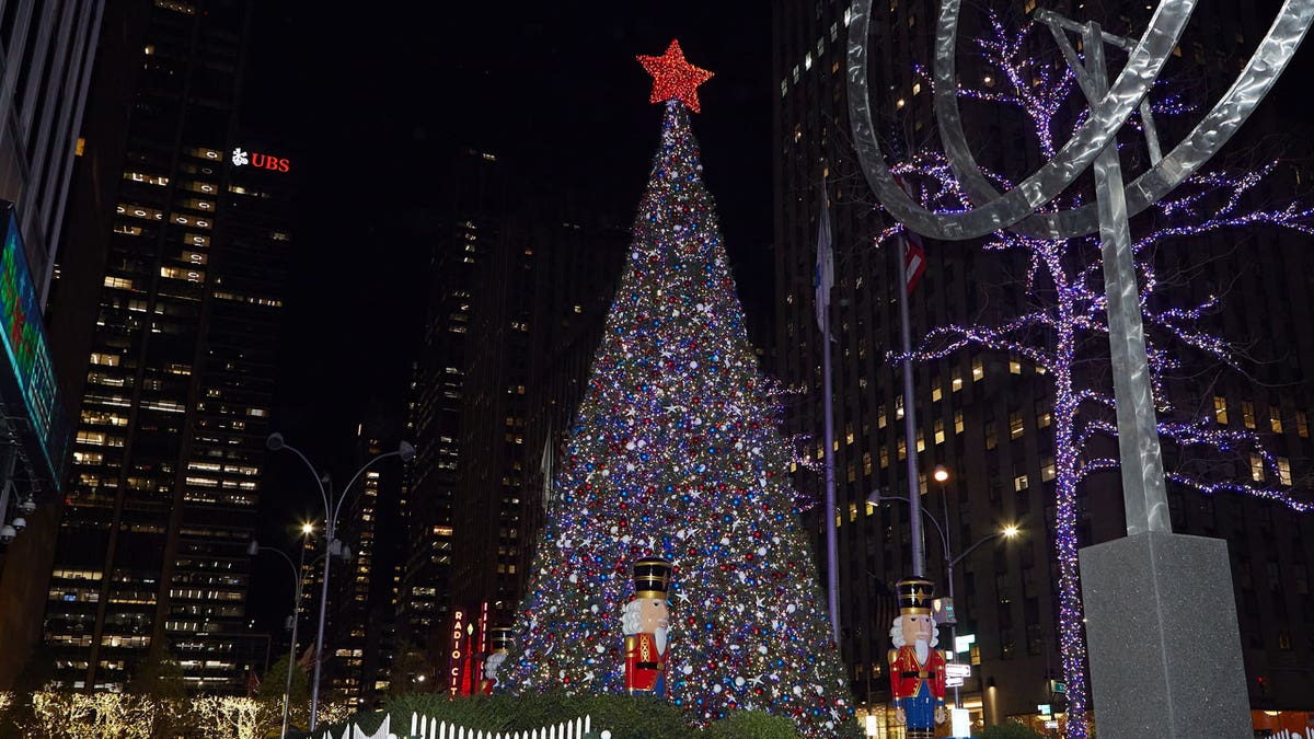 Fox News’ ‘All-American Tree Lighting’ Kicks Off Christmas Season On ...