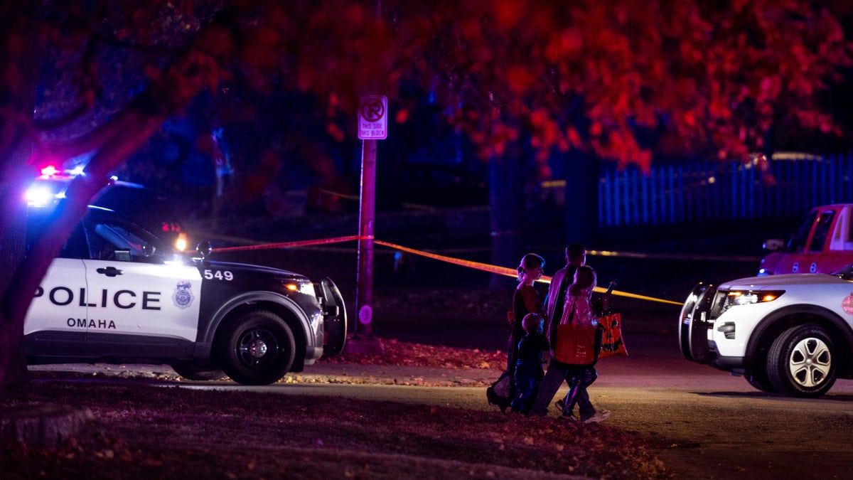 Family walking by Omaha police