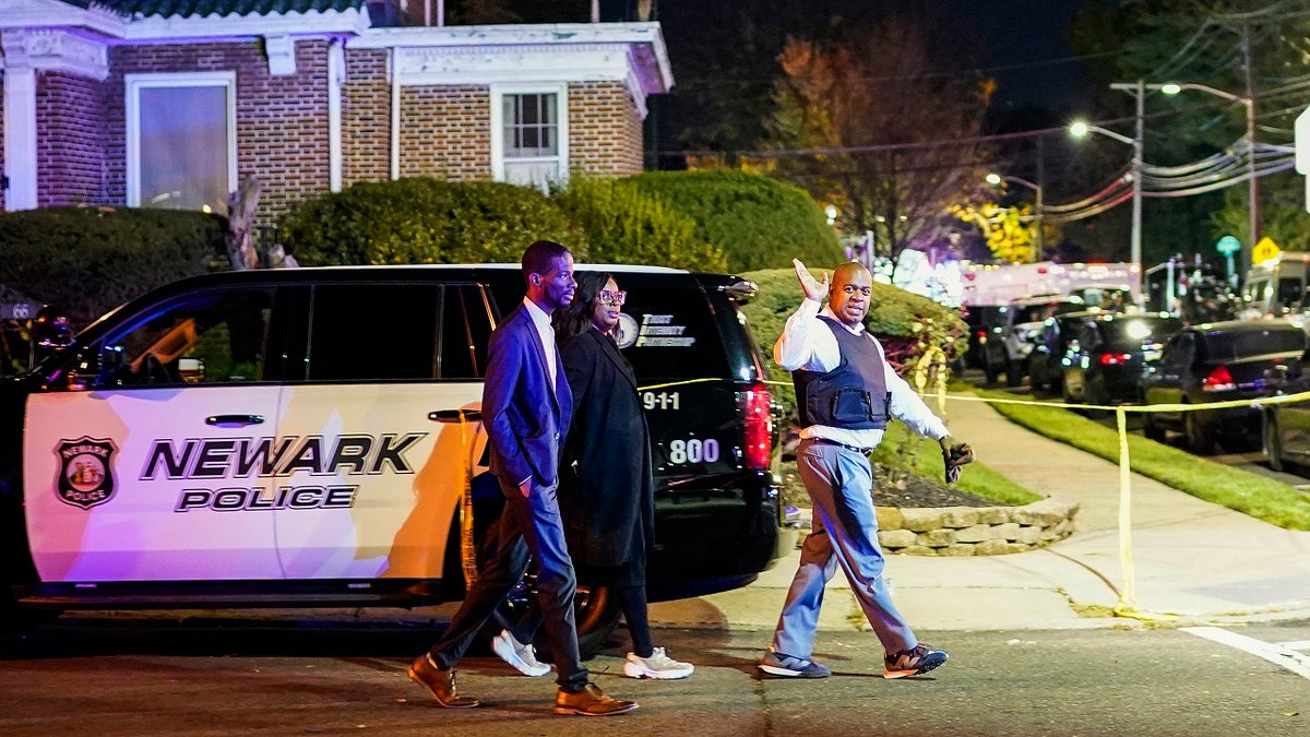 NJ Suspected Gunman At-large In Newark Police Officer Shooting ...