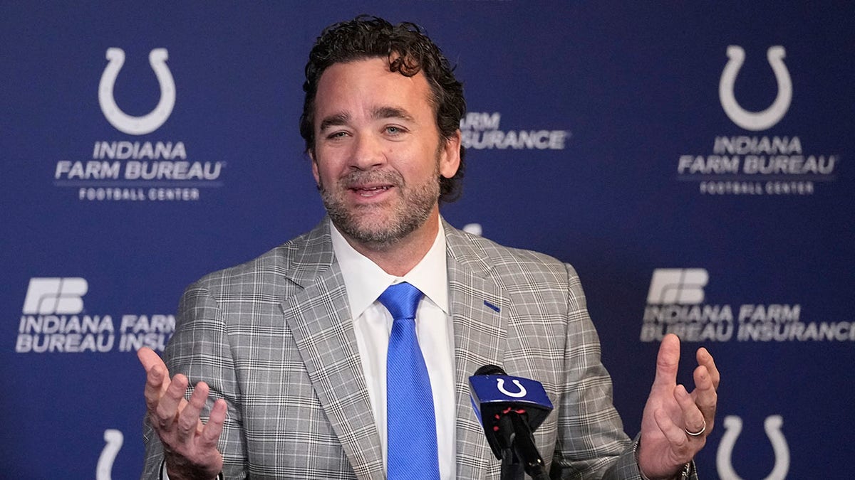 Jeff Saturday speaks at Colts press conference