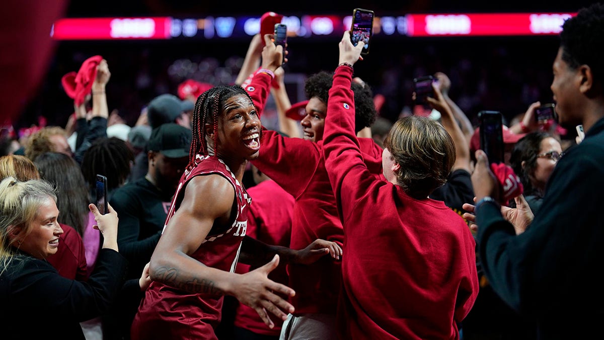 Temple's Khalif Battle celebrates after beating Villanova