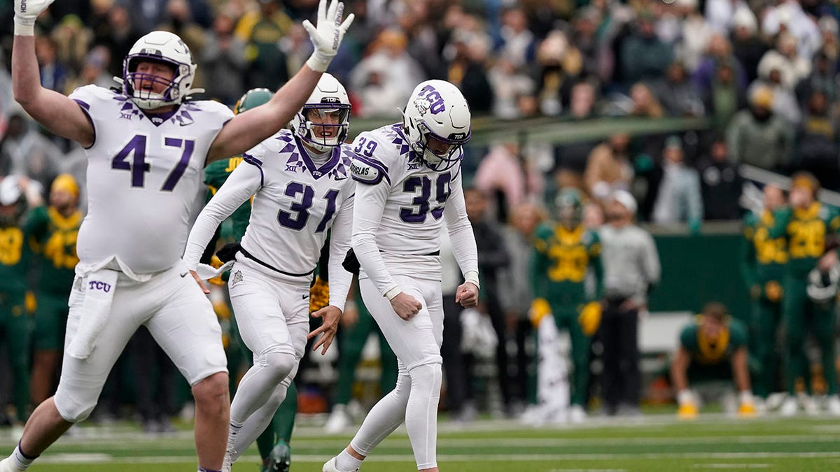  Griffin Kell after hitting the game winning field goal