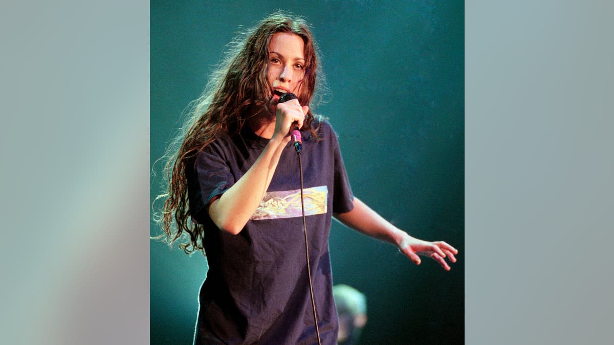 Alanis Morissette singing