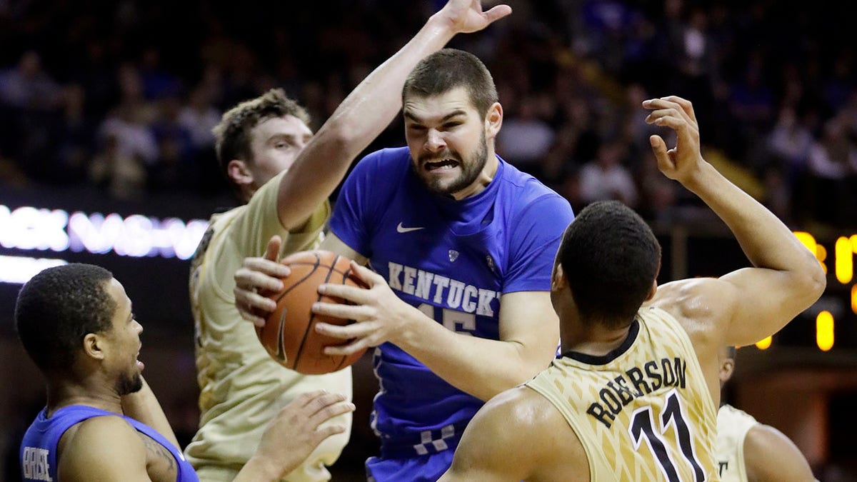 Isaac Humphries grabs a rebound