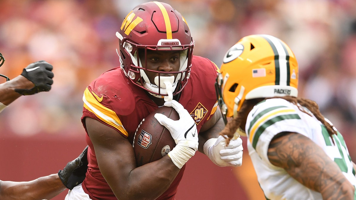 Running back Brian Robinson Jr. #8 of the Washington Commanders runs  News Photo - Getty Images