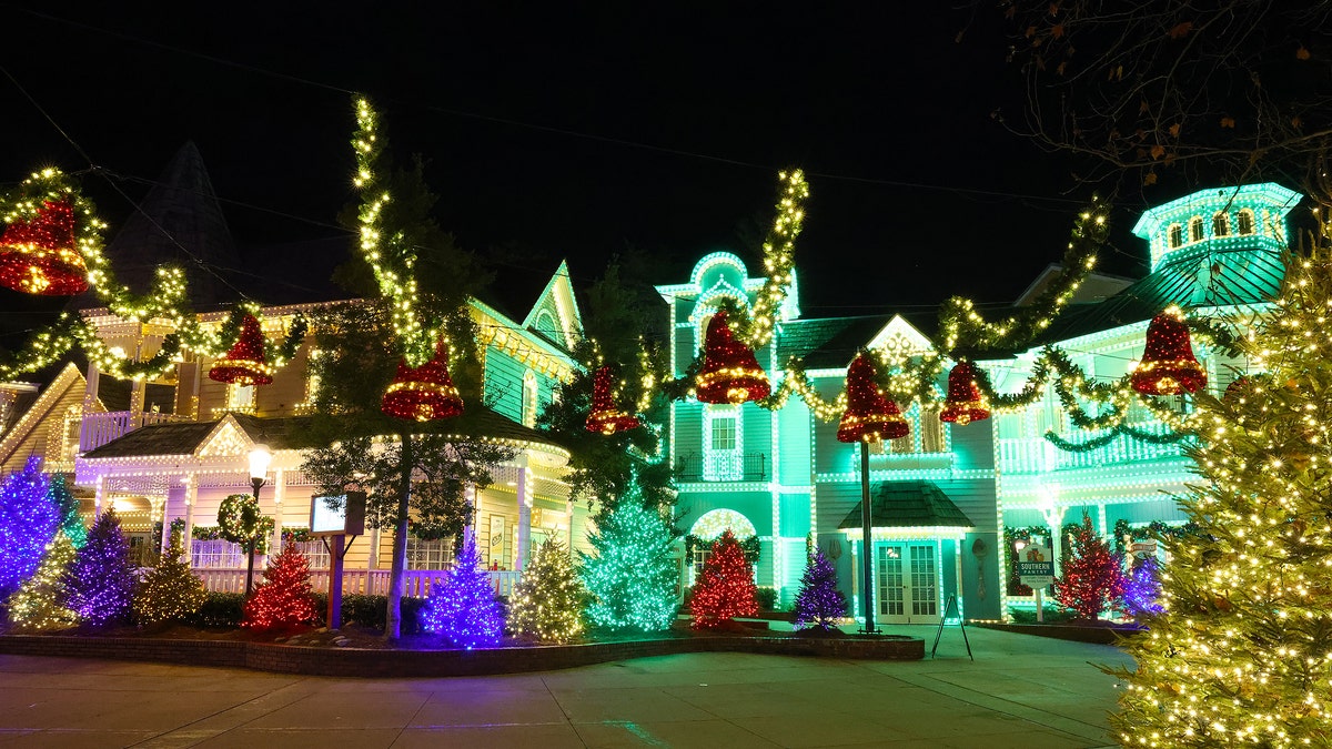 Dollywood turns into holiday fairytale at Christmas