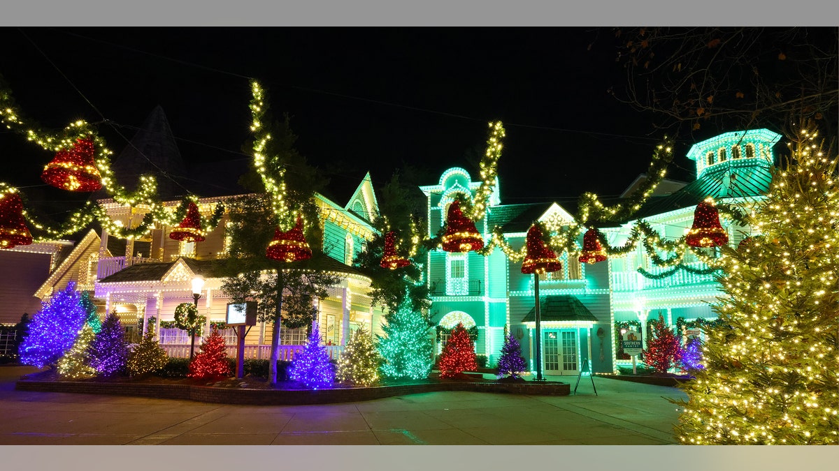 Dollywood turns into holiday fairytale at Christmas