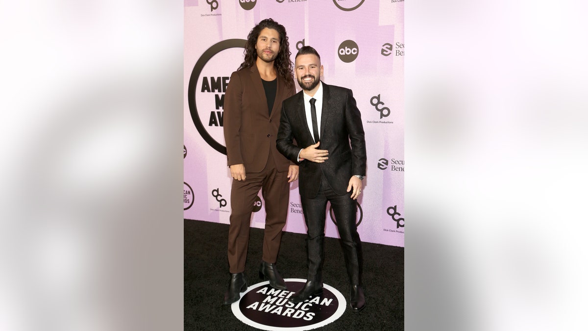 County singers Dan + Shay on AMAs red carpet