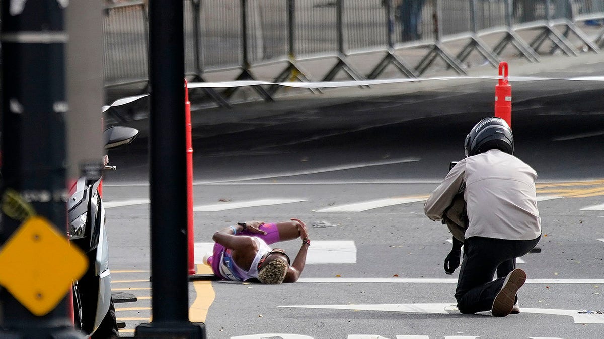 Daniel Do Nascimento collapses in NYC Marathon