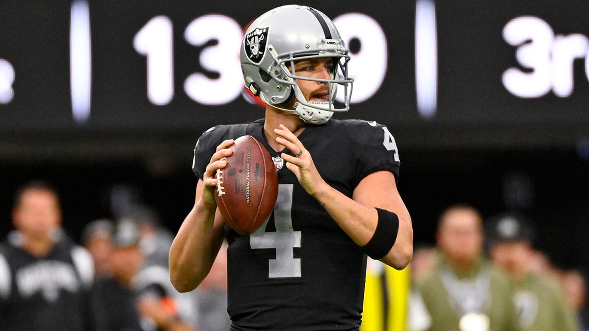 Raiders benching QB Derek Carr for final two games of 2022 season; Jarrett  Stidham named starter