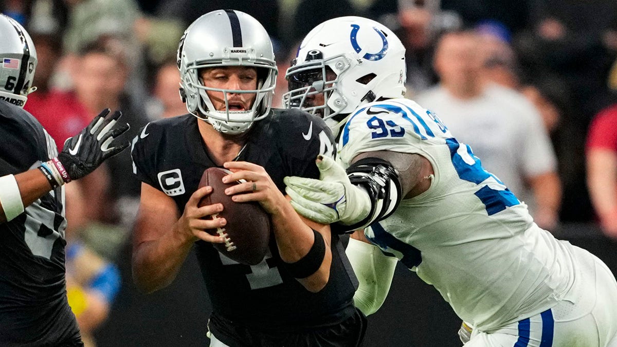 Raiders' Derek Carr emotional after loss to Colts: 'For that to be the  result of all that effort, pisses me off'