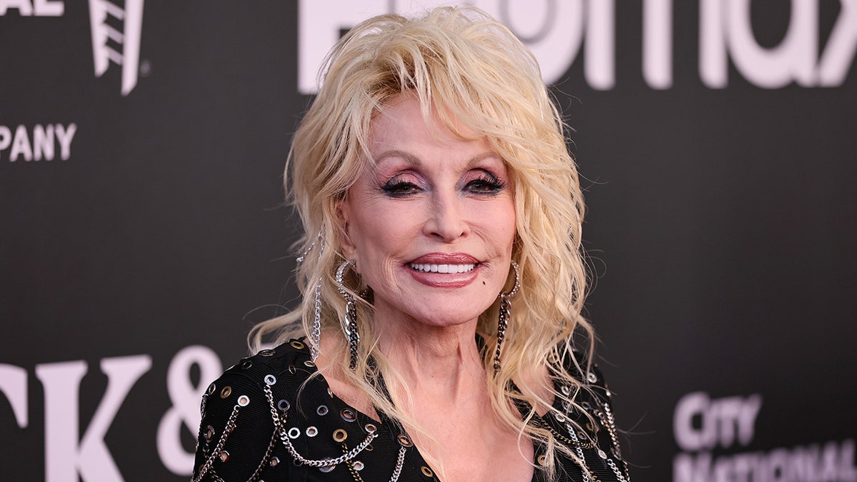 Dolly Parton at rock & roll hall of fame