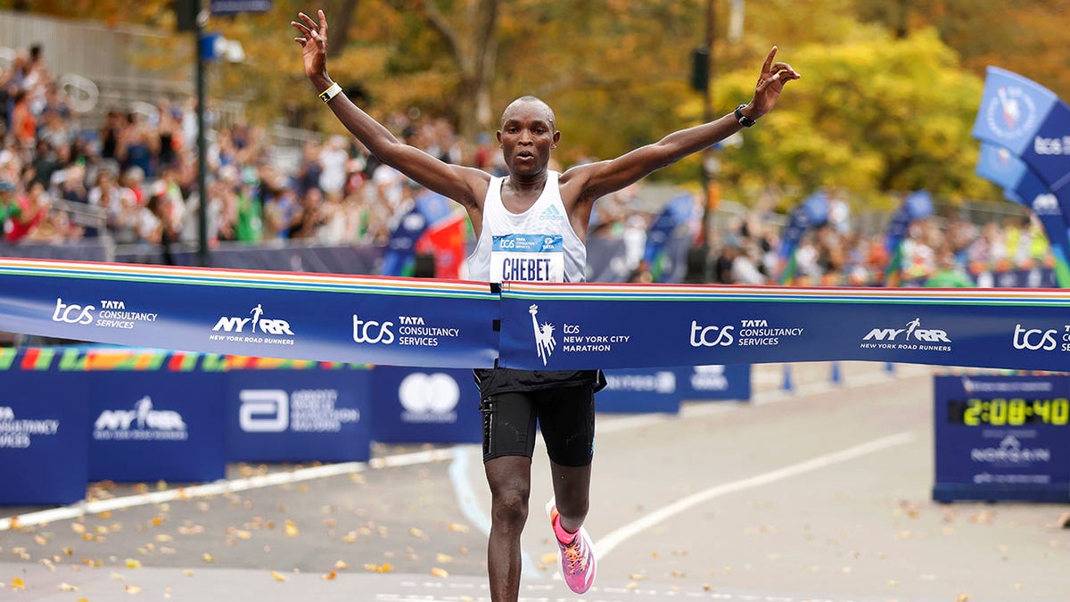 Evans Chebet wins the 2022 NYC Marathon