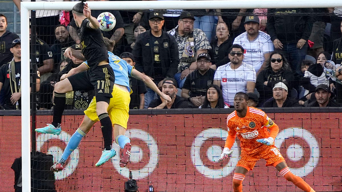 Gareth Bale's header ties it