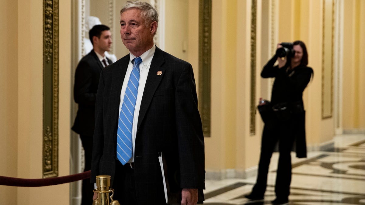 Fred Upton pays respects to Elijah Cummings