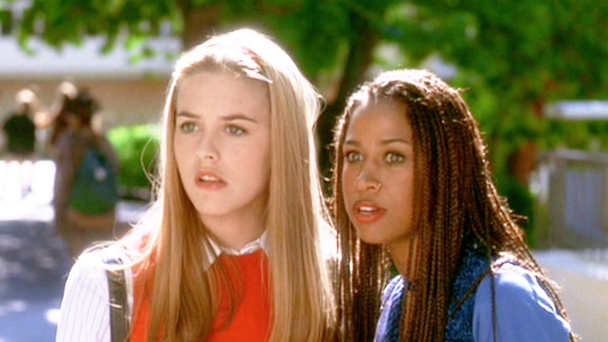 Cher in a red top and Dionne in a blue top in the movie Clueless