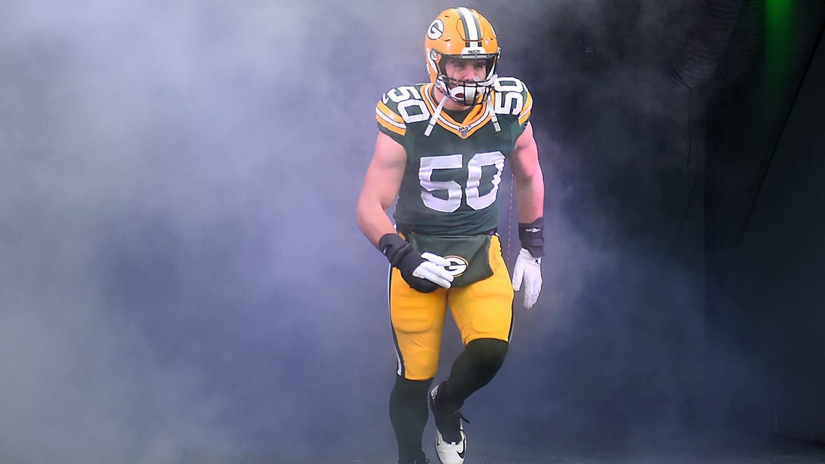 Blake Martinez takes the field for the Packers