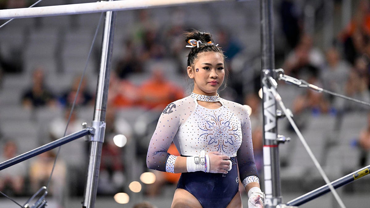 Suni Lewan Xxx Video - US Olympic gold gymnast Suni Lee says she gained 45 pounds from kidney  issue: 'I couldn't do a flip' | Fox News