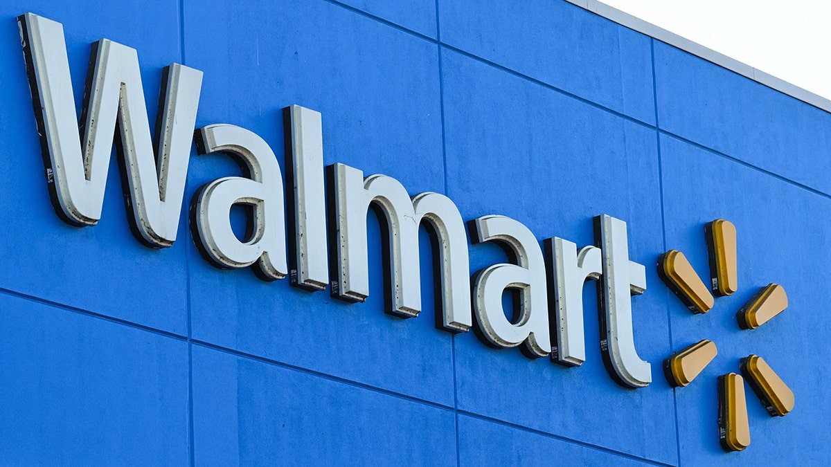 Walmart sign