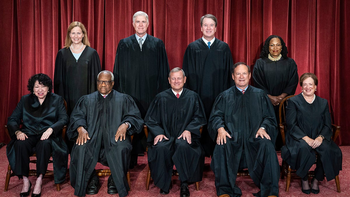 supreme court justices group photo