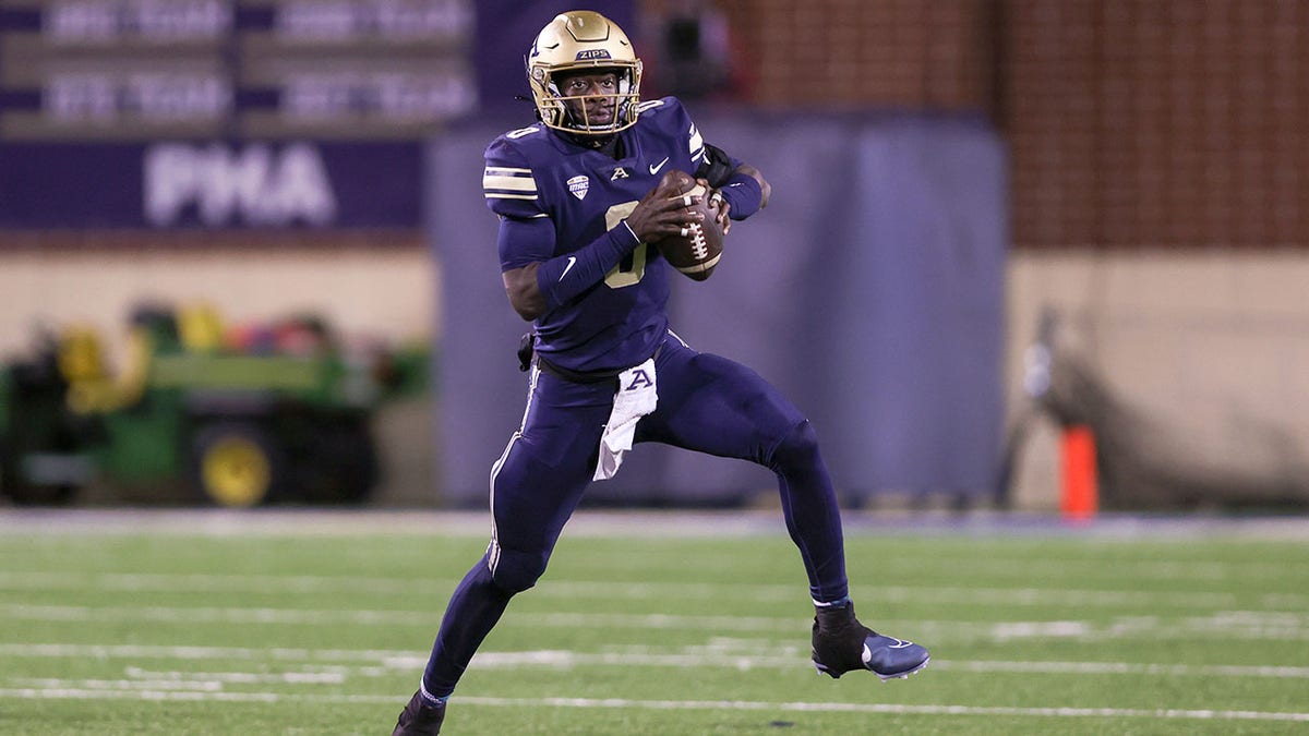 DJ Irons of Akron plays against Eastern Michigan