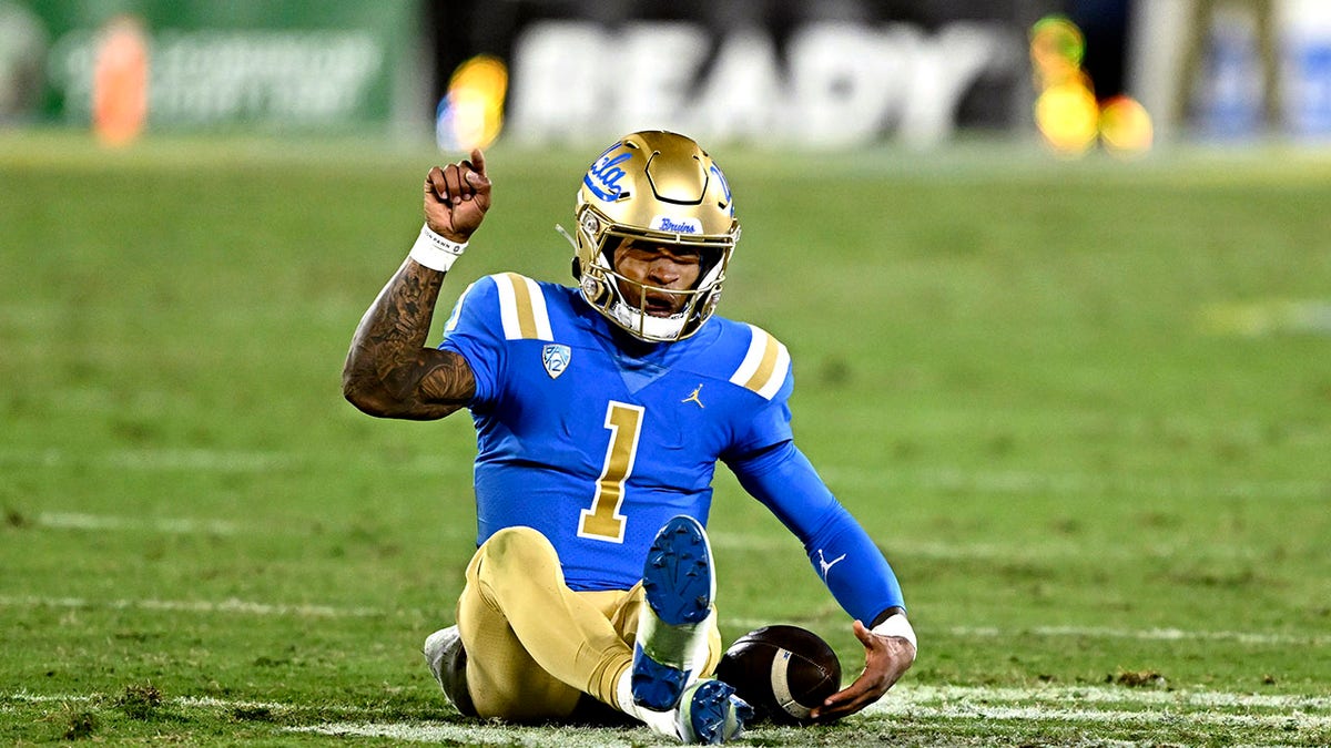 UCLA quarterback Dorian Thompson-Robinson against Arizona