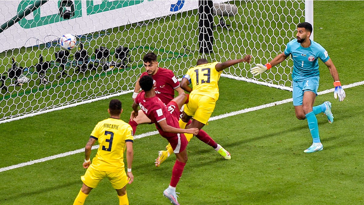 Enner Valencia scores his first goal of the 2022 World Cup