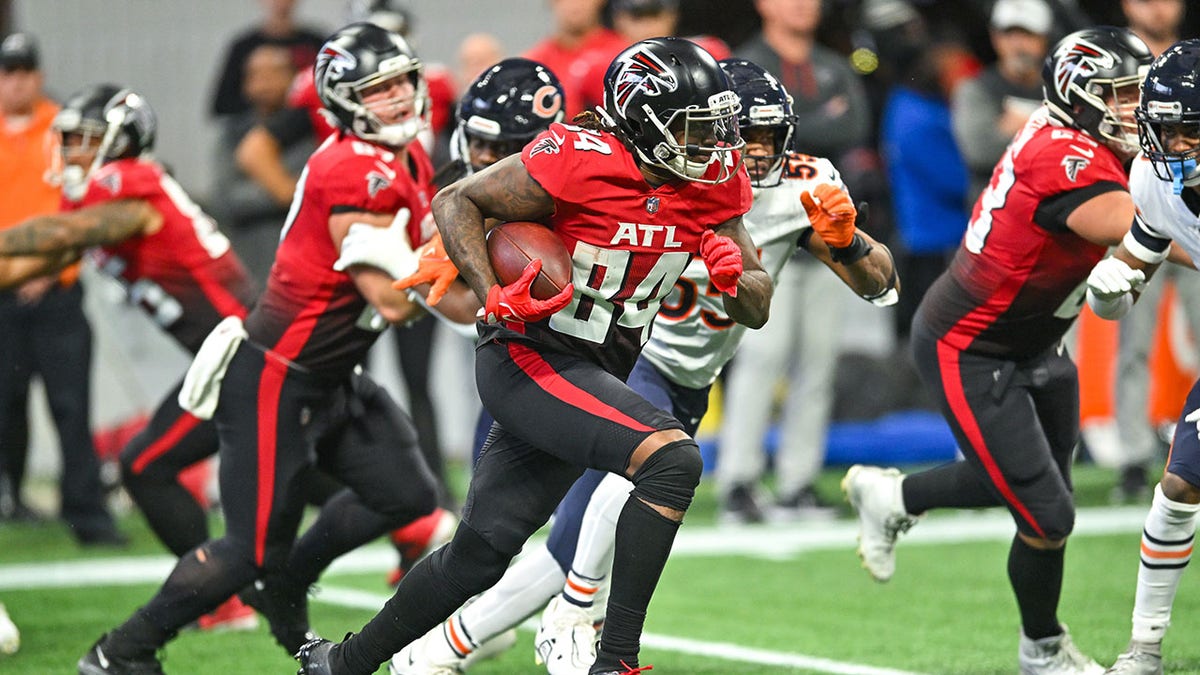 Cordarrelle Patterson runs the ball against the Bears