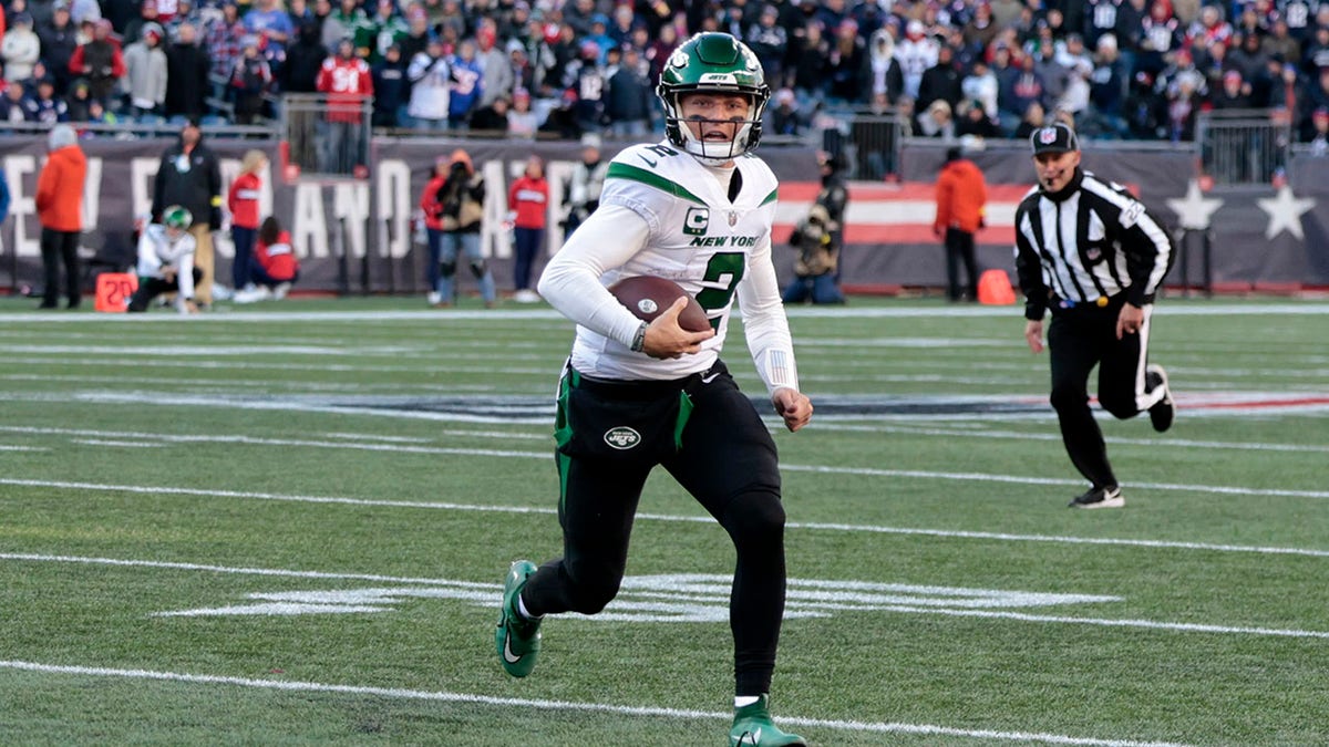 Zach Wilson carries the ball against New England