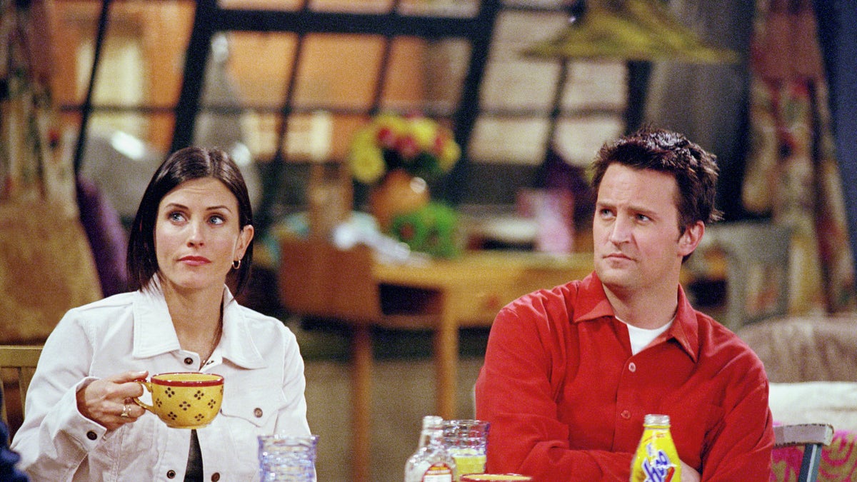 Courtney Cox and Matthew Perry as Chandler and Monica in the show "Friends"