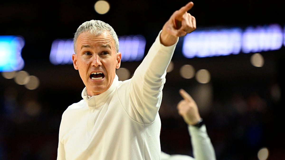 USC head coach Andy Enfield coaches during the NCAA tournament