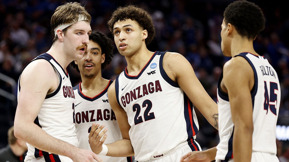 The Gonzaga Bulldogs play Arkansas in the NCAA Tournament 