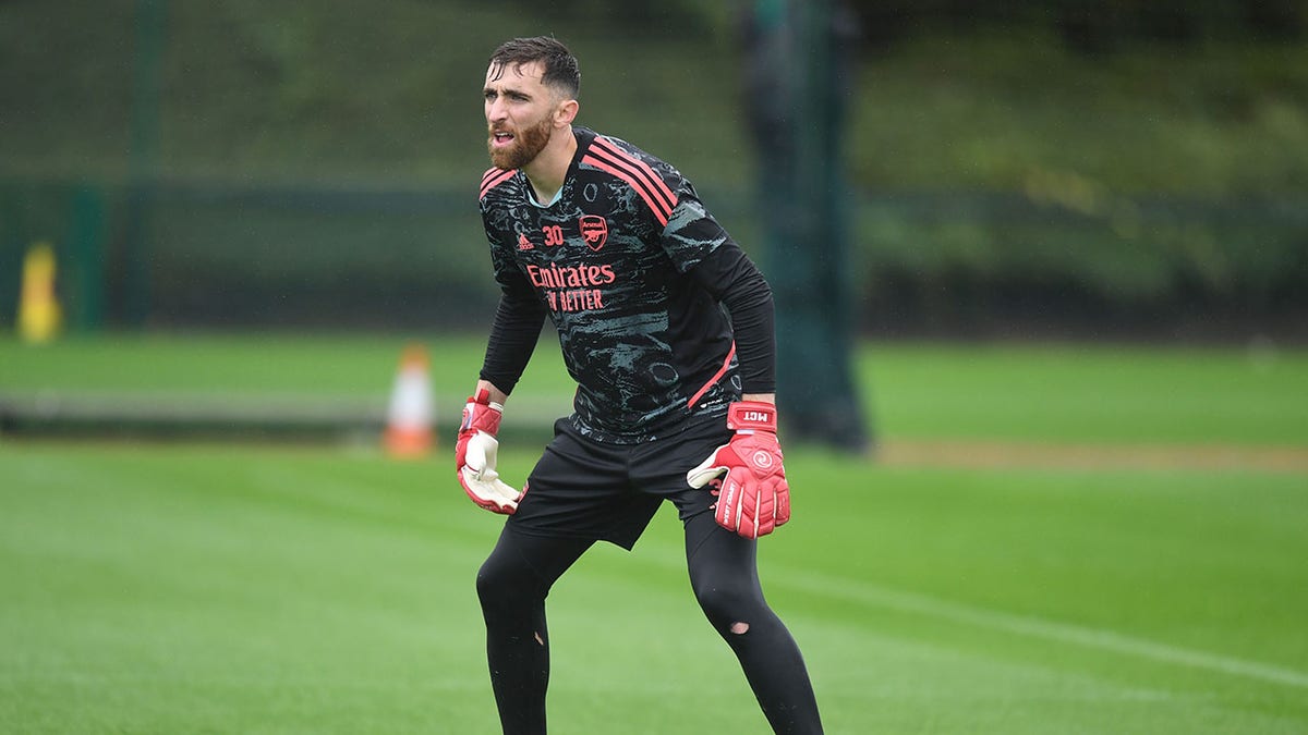 Matt Turner trains for Arsenal