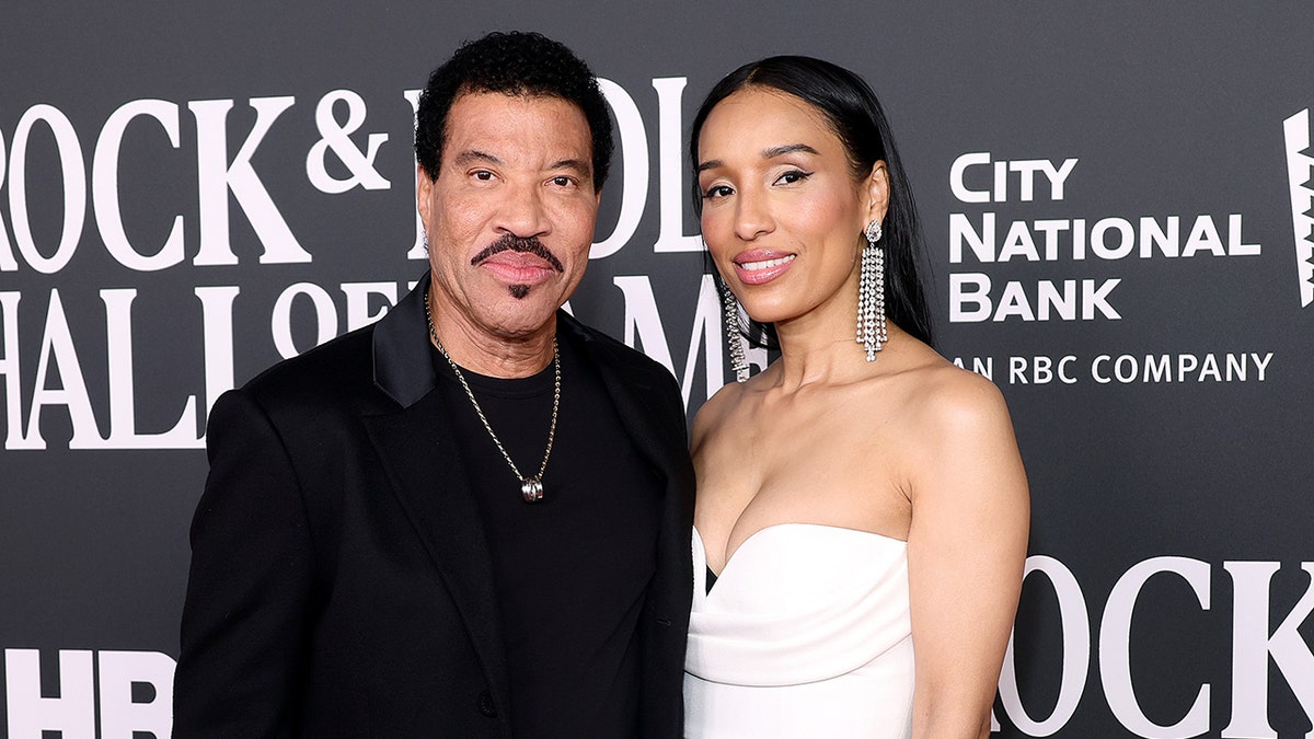 Lionel Richie and Lisa Parigi at Annual Rock & Roll Hall Of Fame Induction Ceremony 