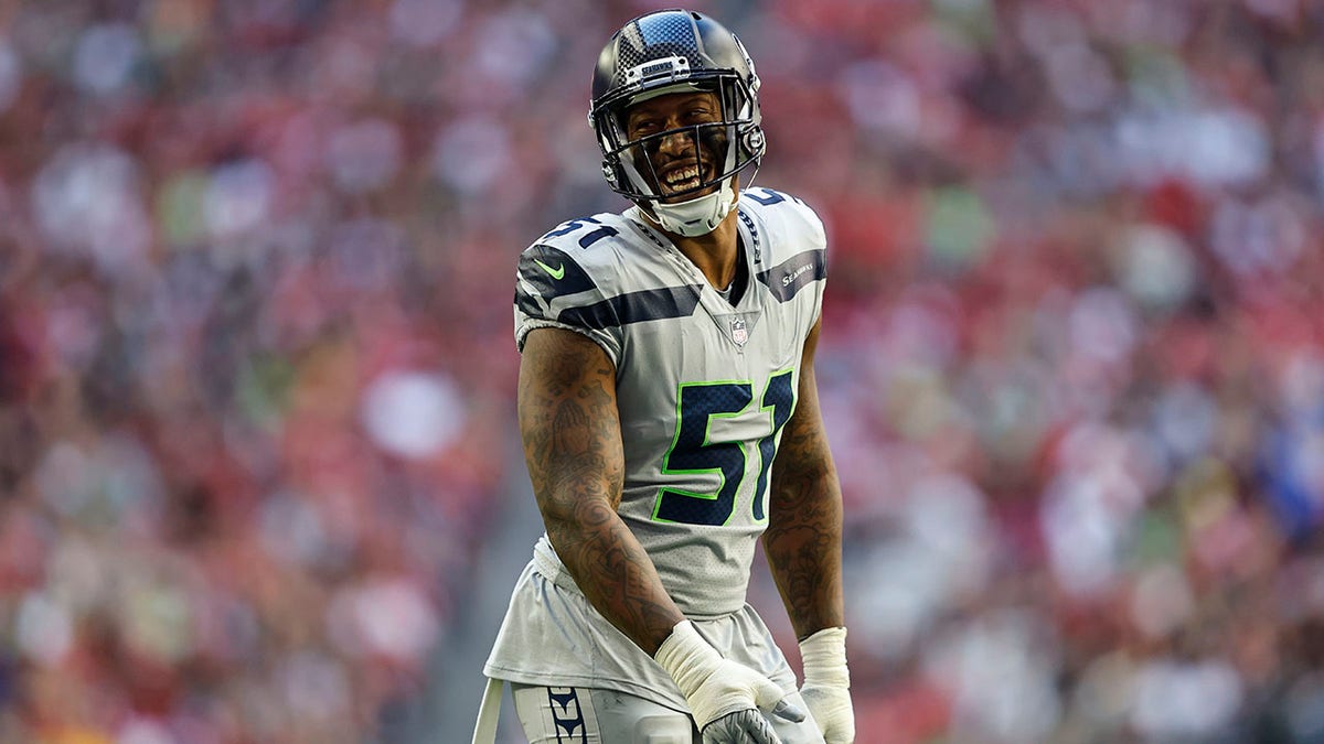 Bruce Irvin plays against the Cardinals