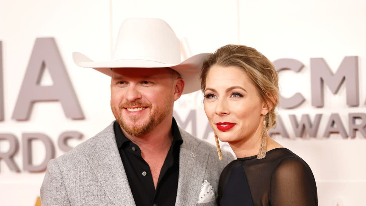Lainey Wilson Attends The 2022 CMA Awards With Her Father, Brian, By Her  Side: 'I'm Feelin' Pretty Good' - Country Now