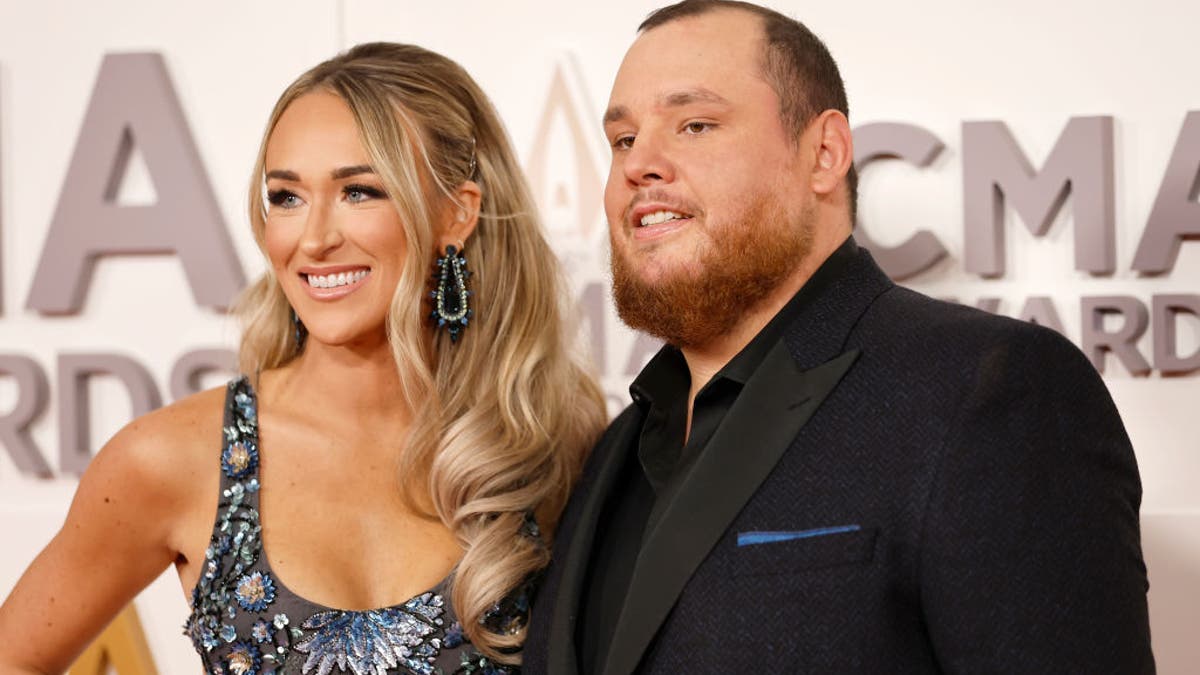 nicole hocking combs luke combs red carpet cmas