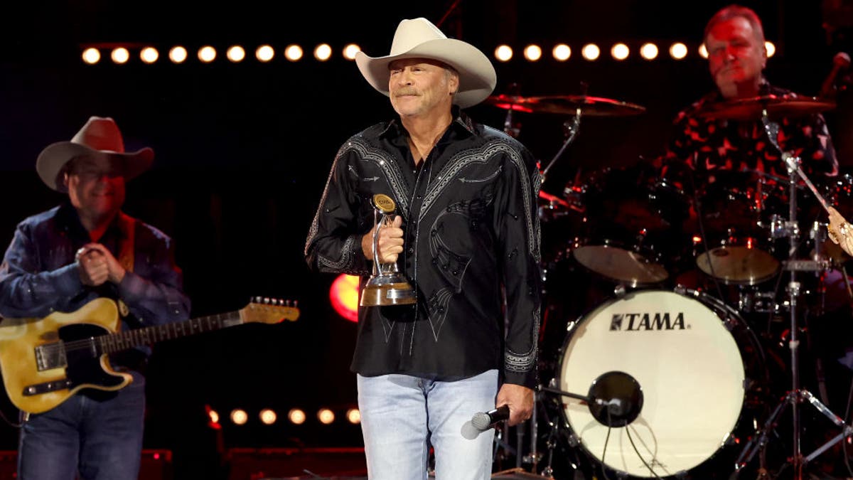 alan jackson cmas