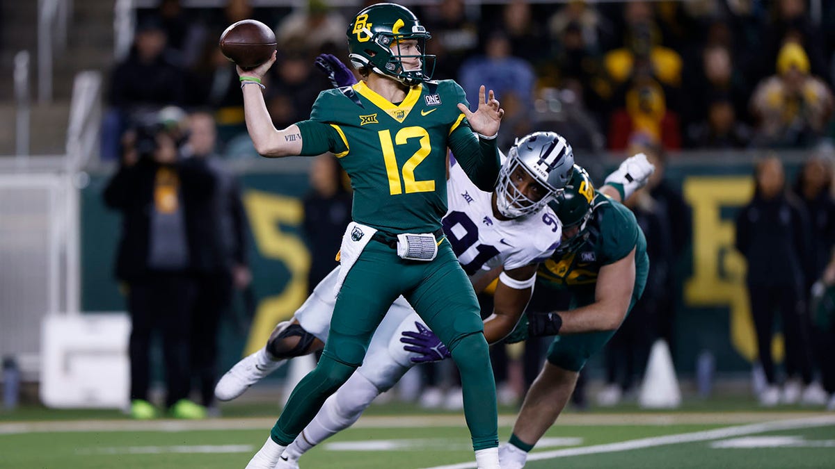 Baylor QB Blake Shapen plays against Kansas State