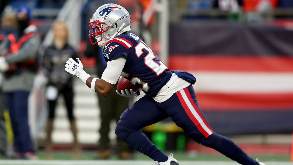 Patriots punt return TD video: Marcus Jones shocks Jets in Week 11