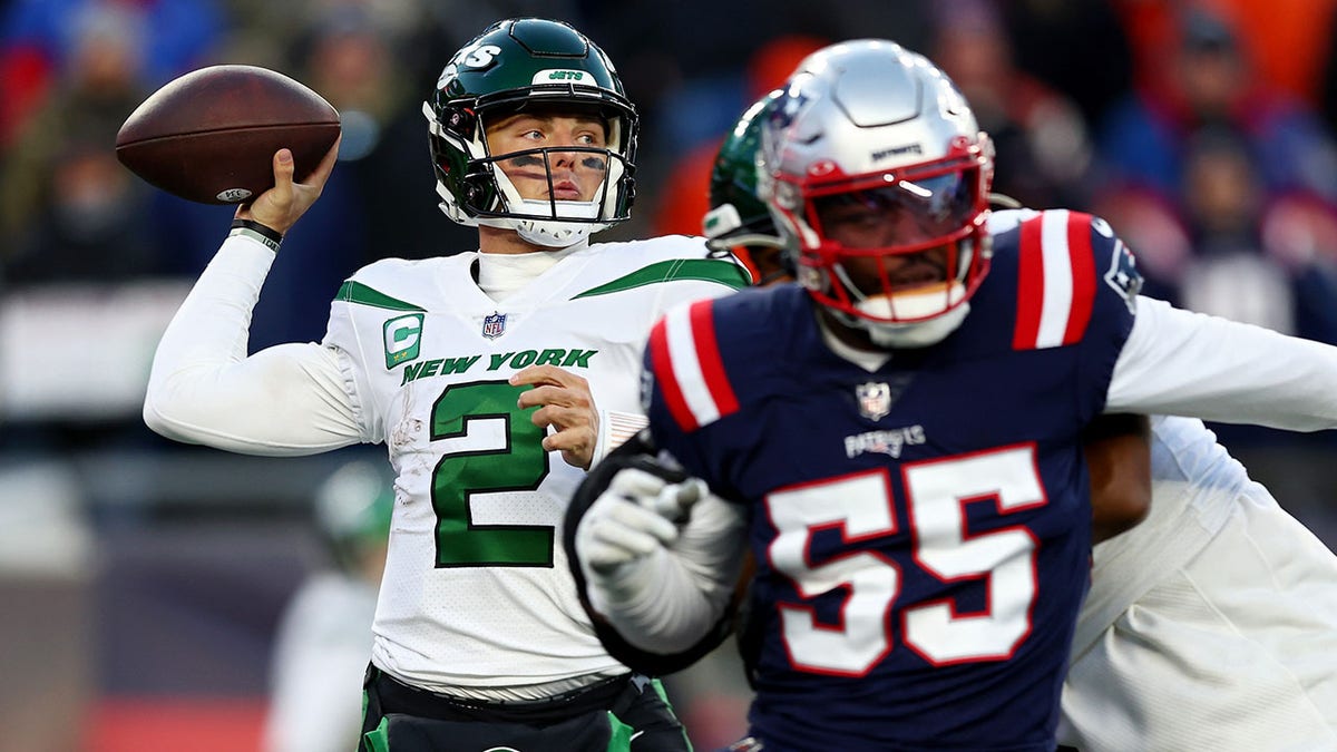 Zach Wilson attempts a pass against the Patriots