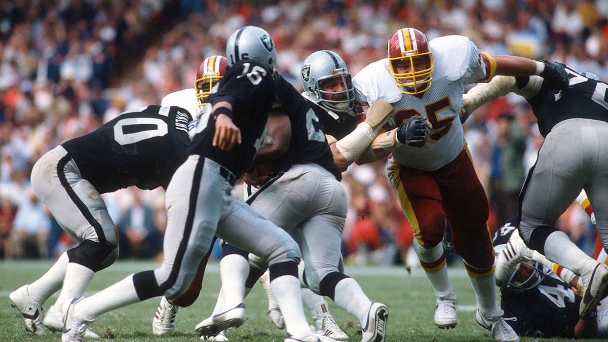 Dave Butz in action vs Raiders