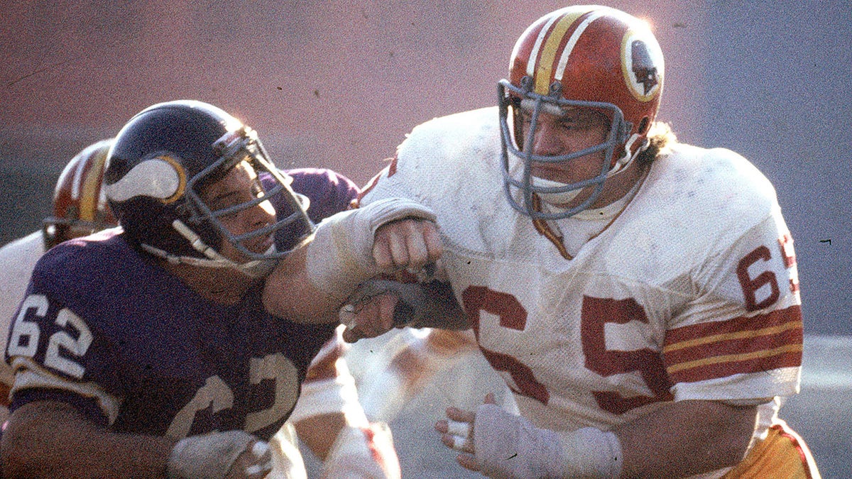 Dave Butz in action vs the Vikings