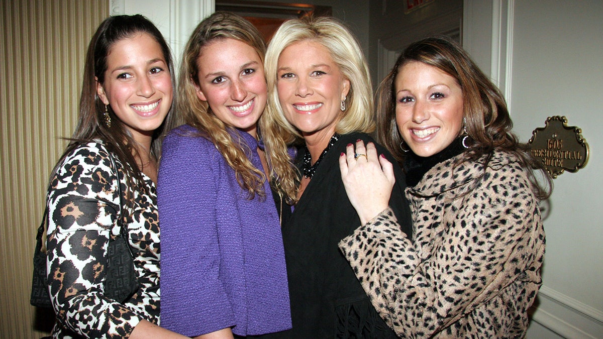joan lunden and daughters
