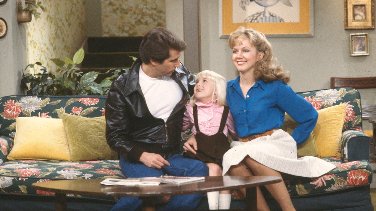 Henry Winkler Heather O'Rourke and Linda Purl filming Happy Days