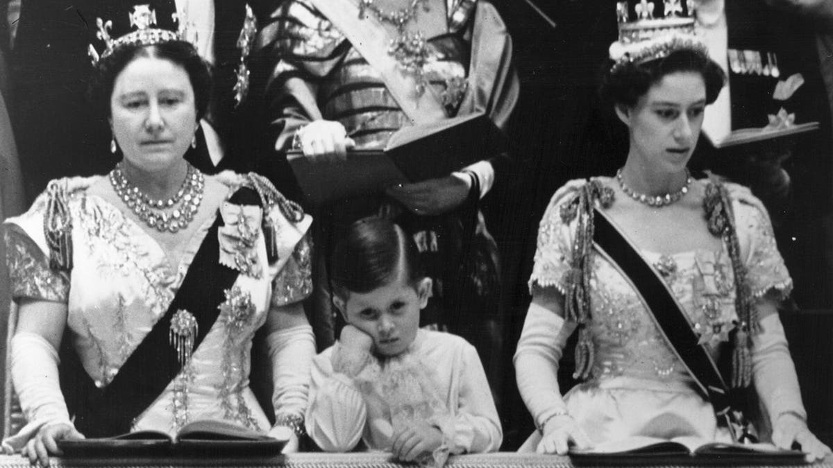 King Charles bored during Queen Elizabeth's coronation