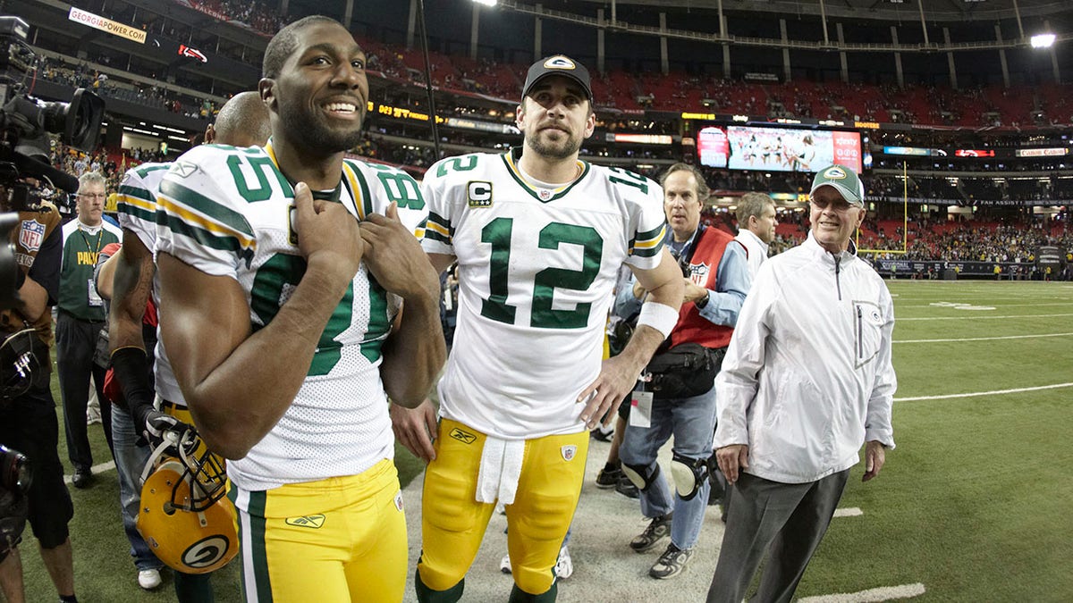 Packers players on the sidelines