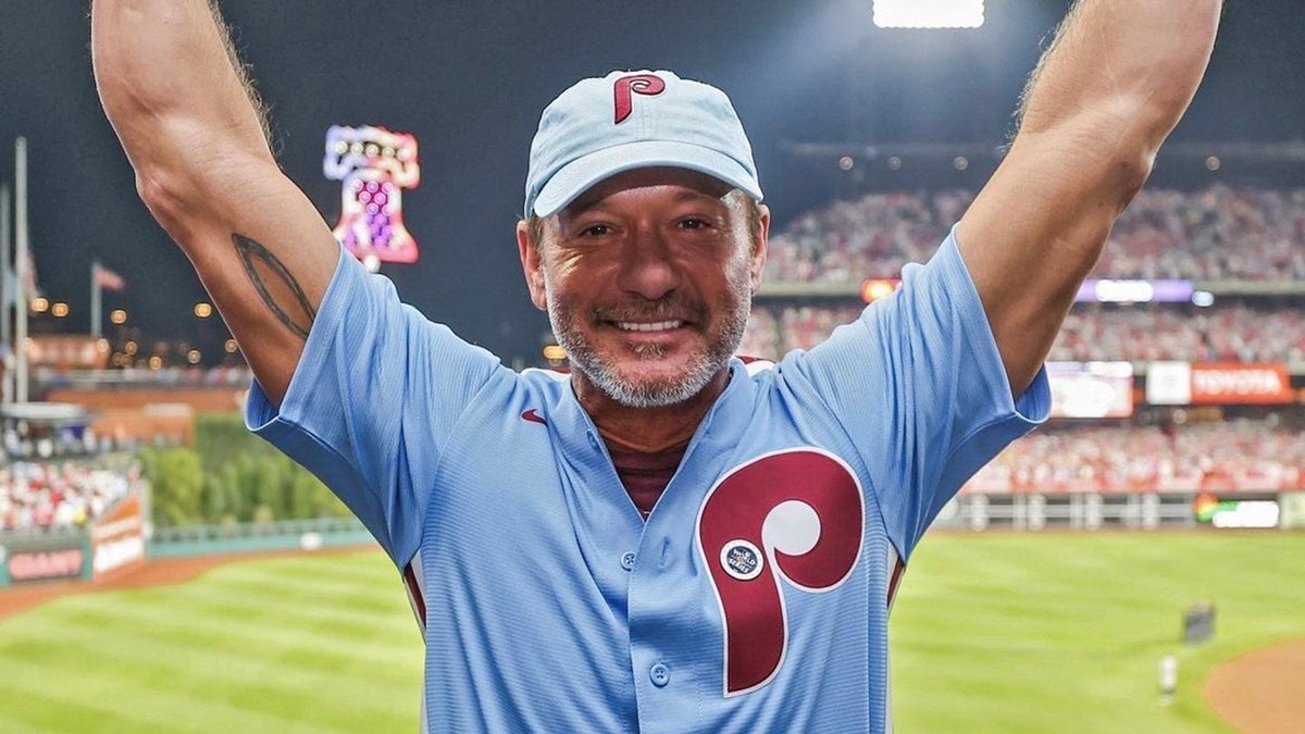 Tim McGraw beams with excitement at Phillies game